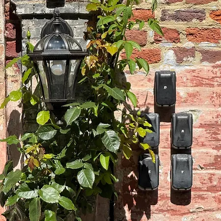 La Maison De La Duchesse De La Valliere - Parking Prive Gratuit Bed & Breakfast