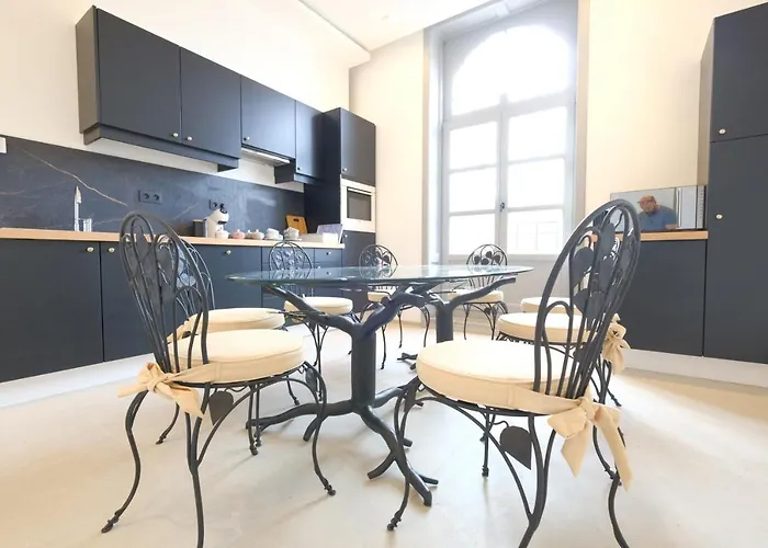 Bed & Breakfast La Maison De La Duchesse De La Valliere - Parking Prive Gratuit