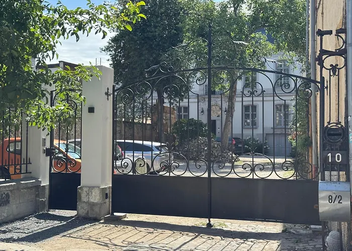 La Maison De La Duchesse De La Valliere - Parking Prive Gratuit Bed & Breakfast